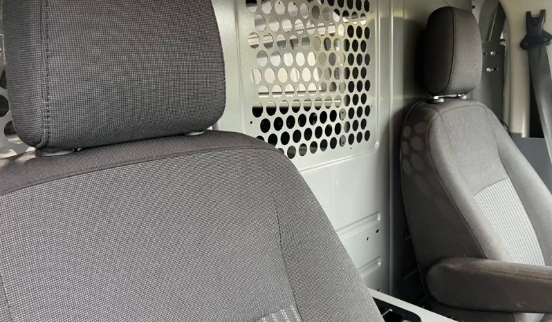 Ford Transit 150 Cargo full