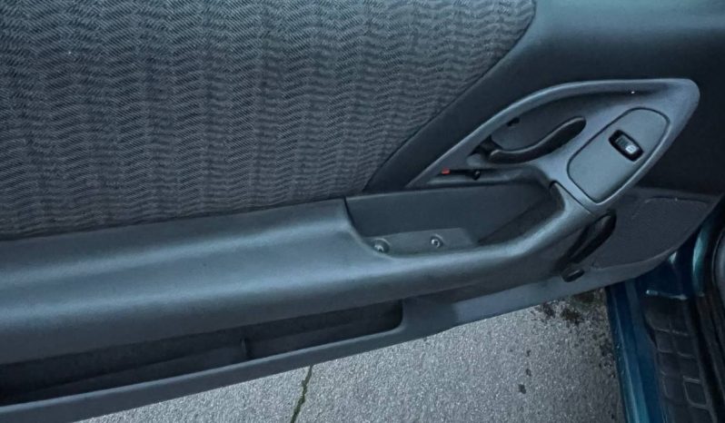 Chevrolet Camaro 3.8L V6 2D Coupe full