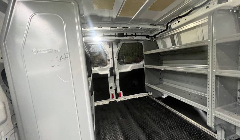 Ford Transit 150 Cargo full
