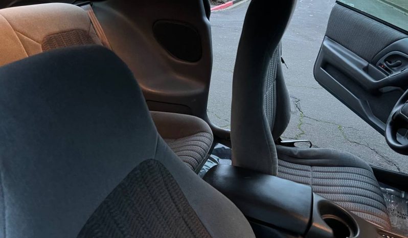 Chevrolet Camaro 3.8L V6 2D Coupe full